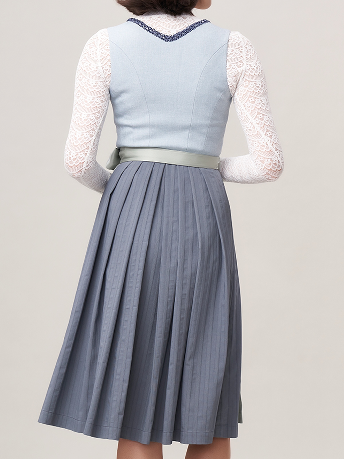 Dirndl mit Langarmbluse in Blau