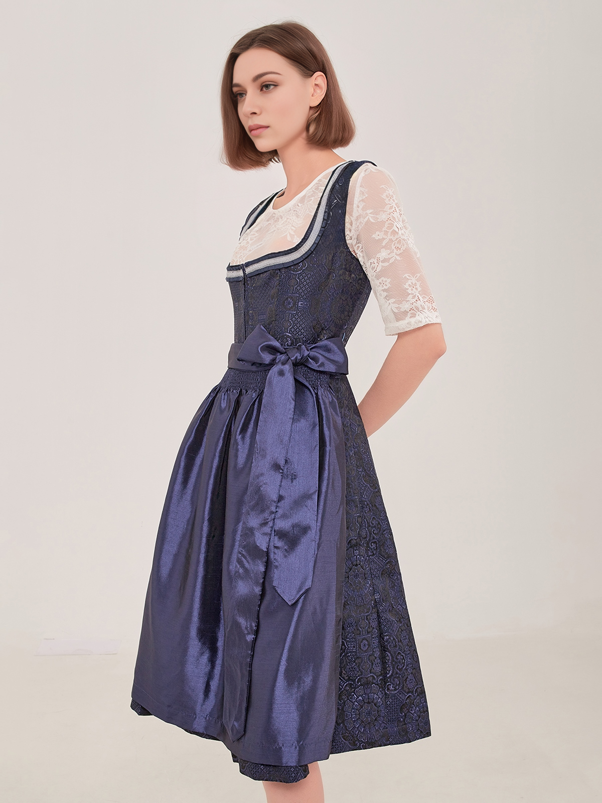Dirndl Eisblau in eleganter Ausführung