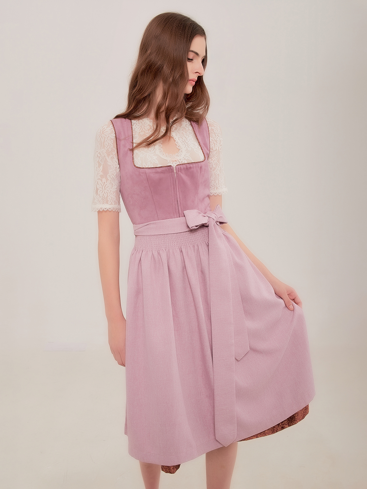 Moderne Dirndlbluse langärmlig in Lila