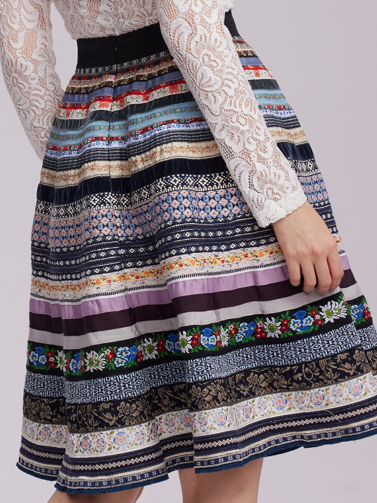 Dirndl Bluse mit V-Ausschnitt in Blau