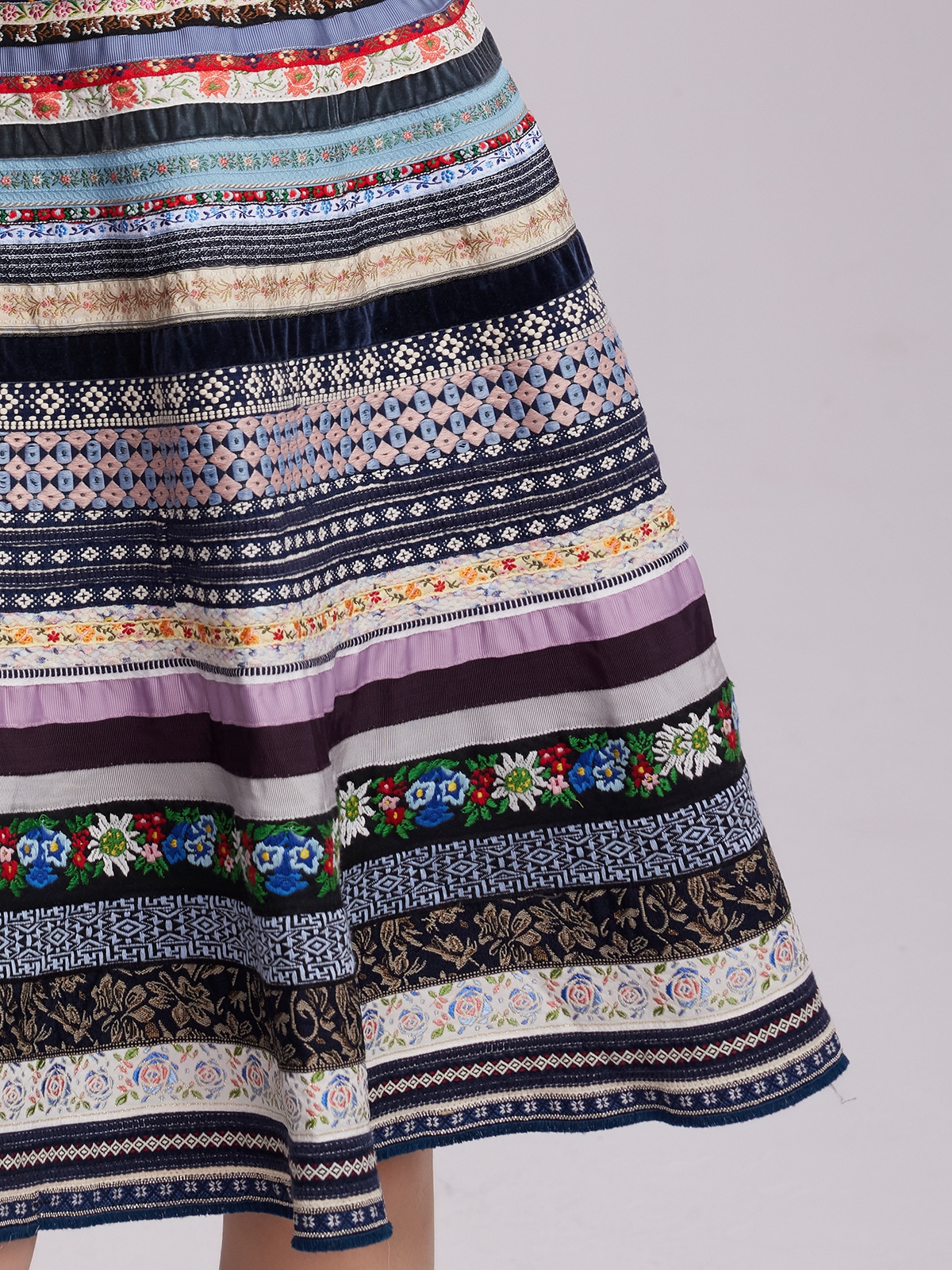 Jeinn Dirndl in Blau – Eleganz und Tradition vereint