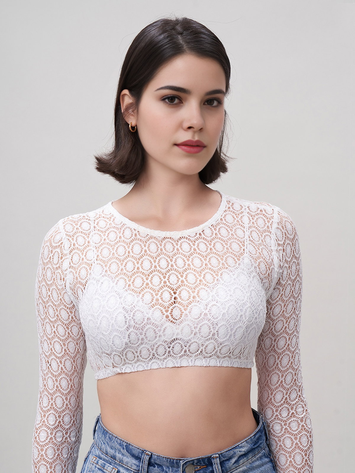Dunkelblaues Dirndl mit weißer Bluse