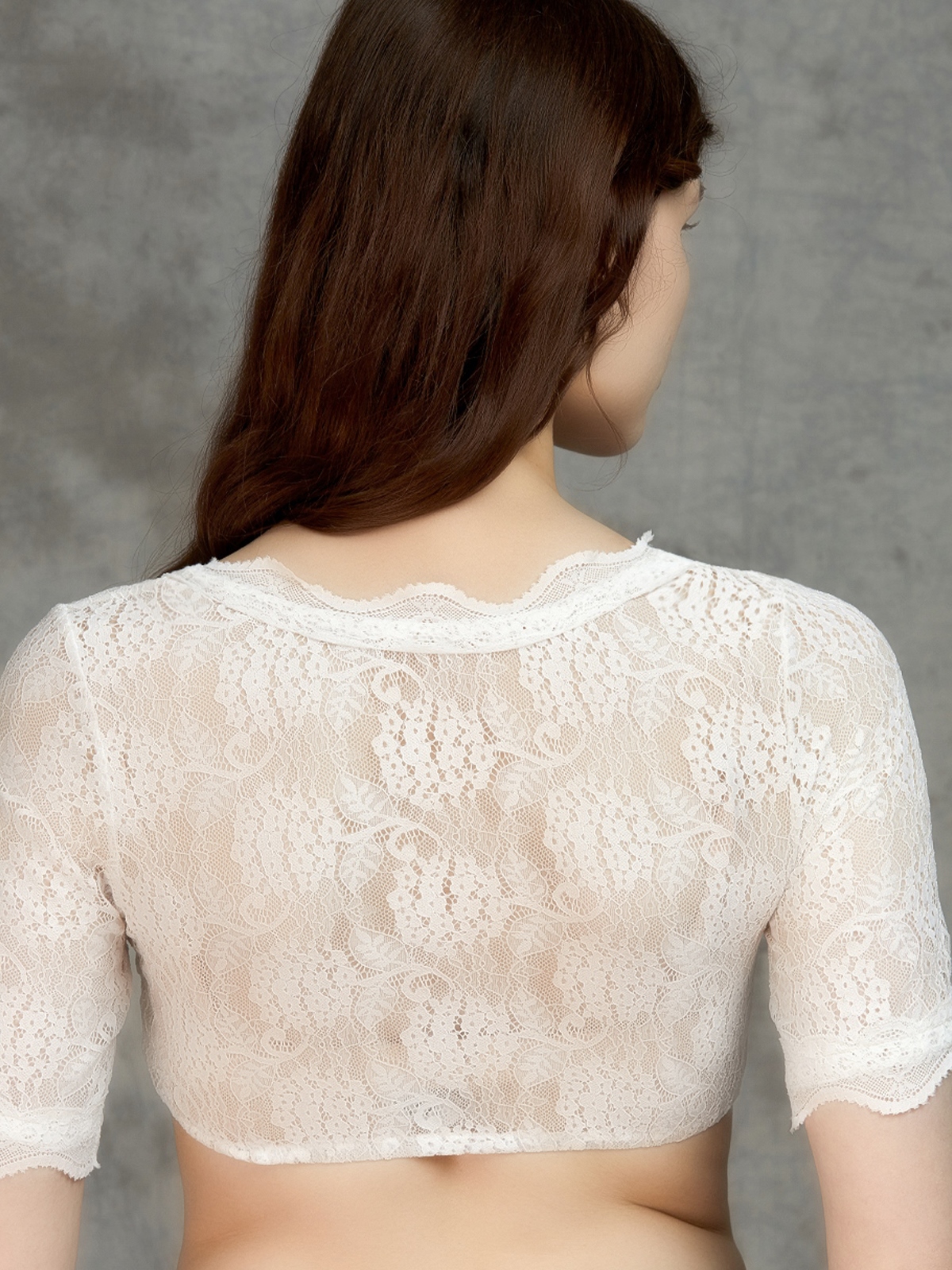 Dirndl Hellgrau mit weißer Bluse