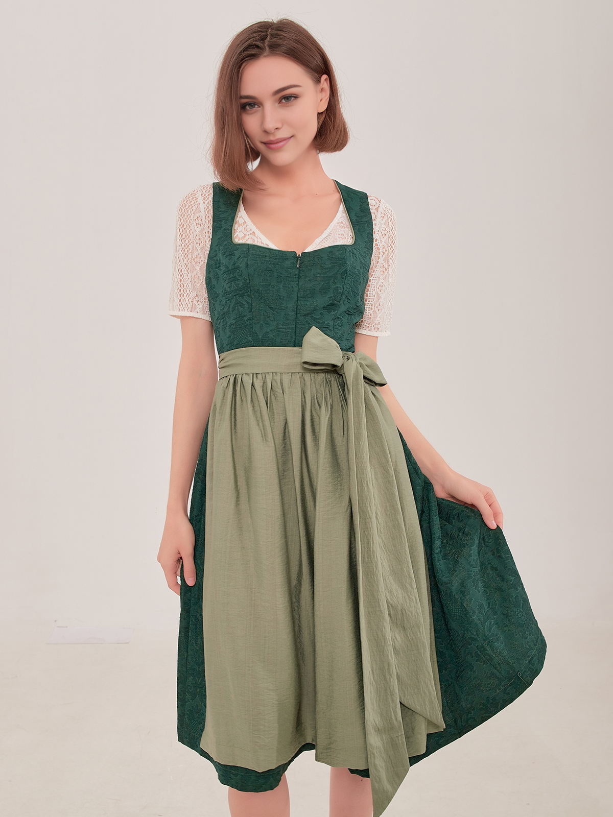 Moderne Dirndlbluse in Grün