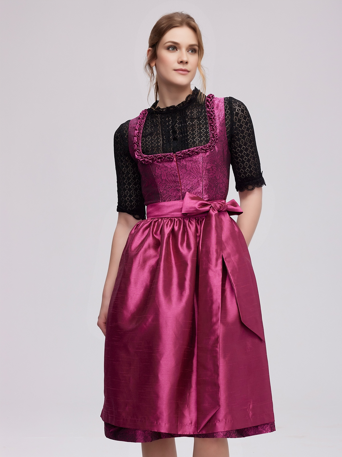 Traditionelles rosafarbenes Dirndl von Ehreer