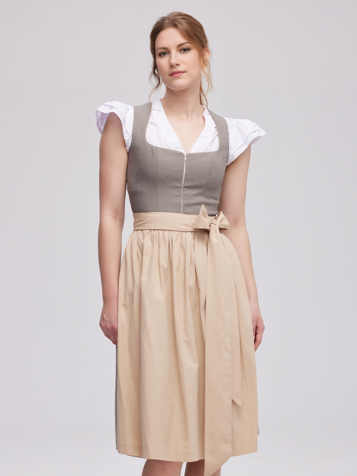 Elegantes graues Dirndl