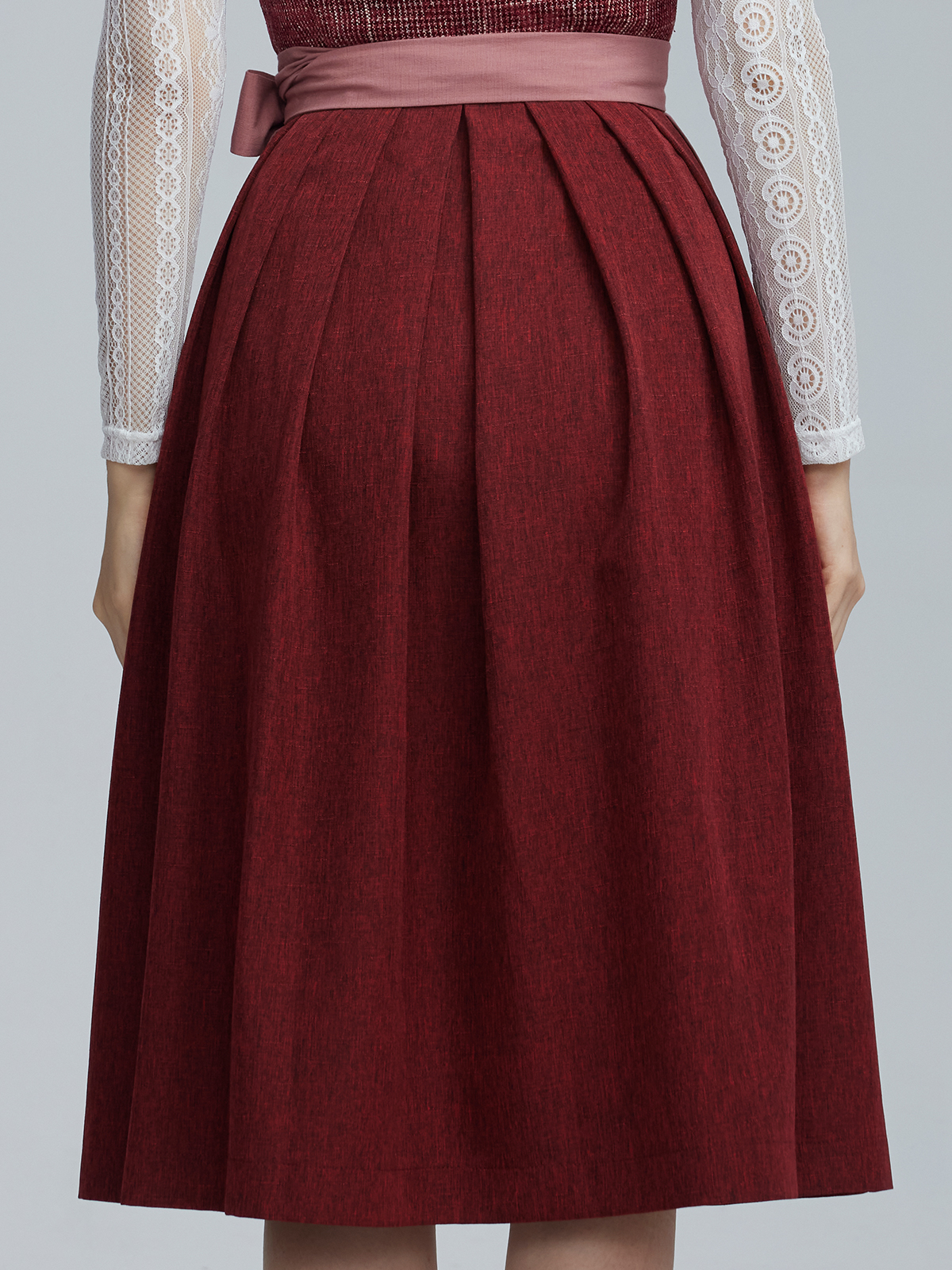 Dirndl Dunkelgrün – Tradition und Eleganz