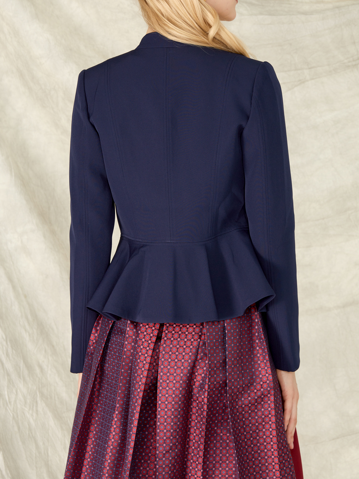 Dirndl mit blauer Jacke