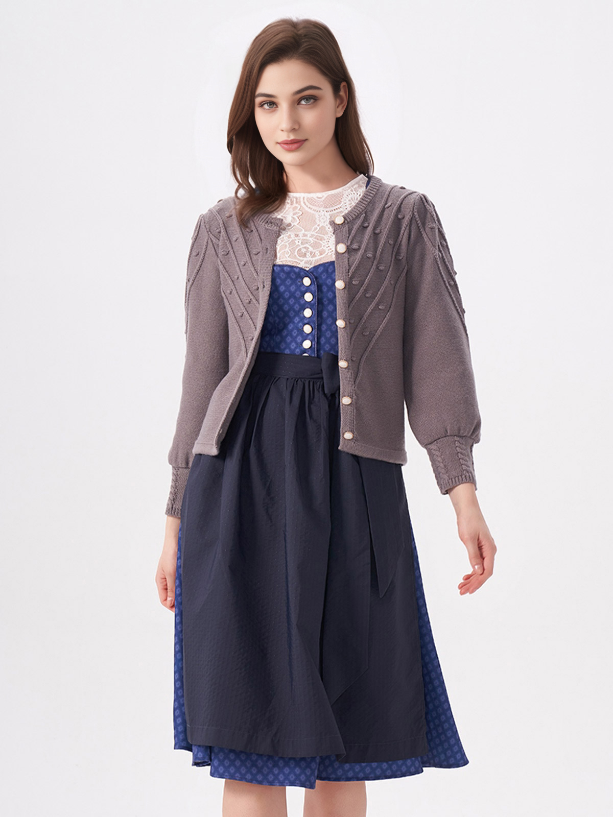 Ein graues Dirndl mit modernem Schnitt
