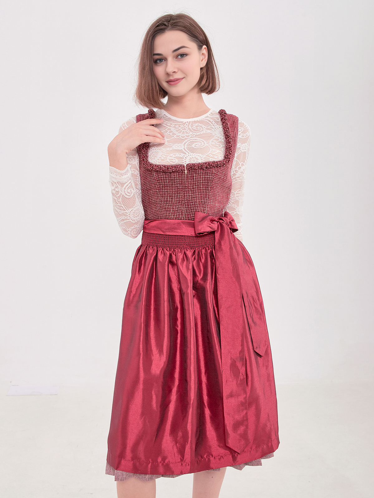 Dirndl in Rot – ein zeitloser Klassiker