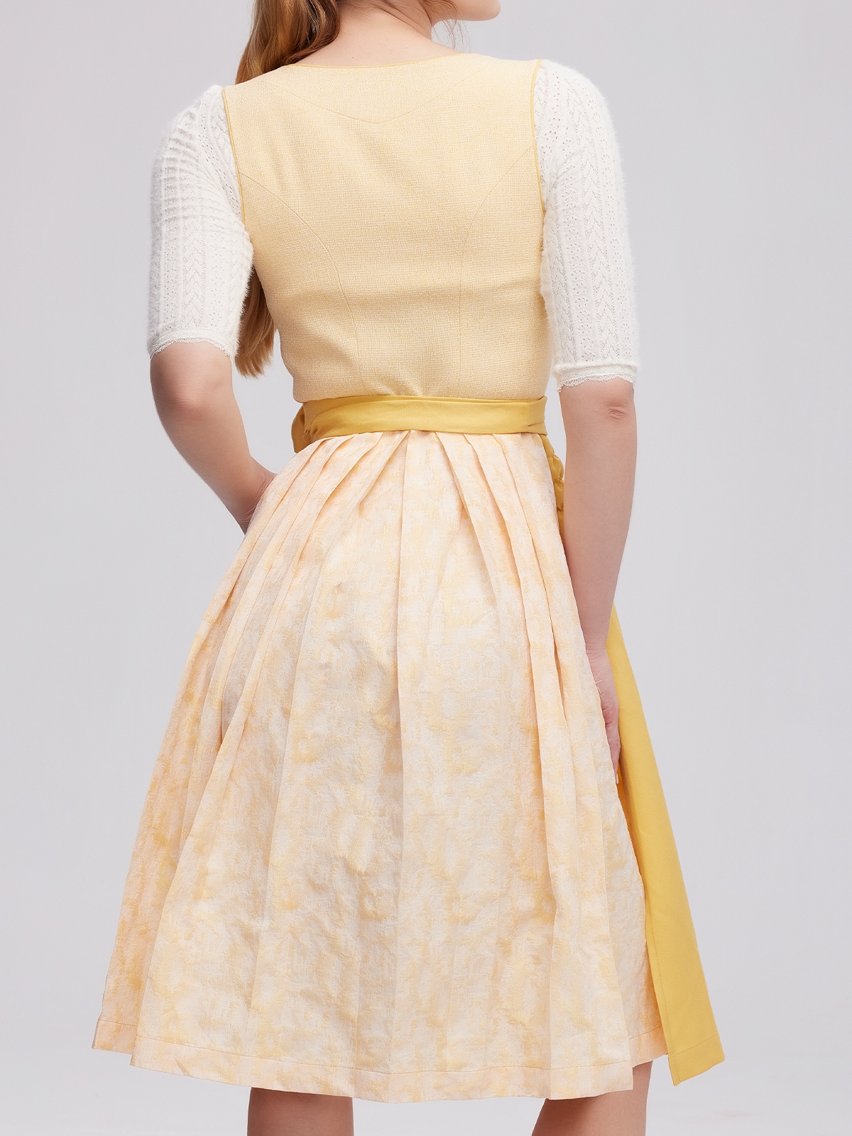 Dirndl in Gelb – Eleganz und Tradition vereint