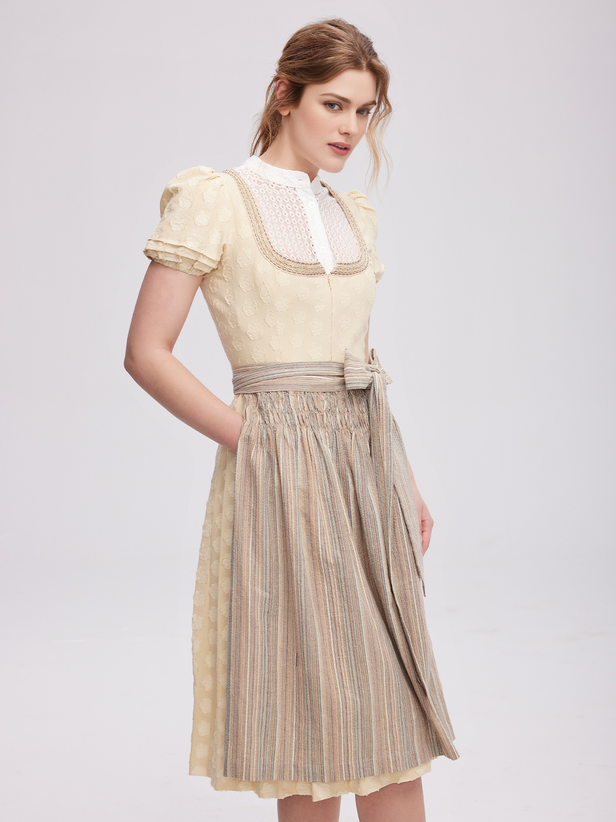 Dirndl ohne Ausschnitt in Gelb