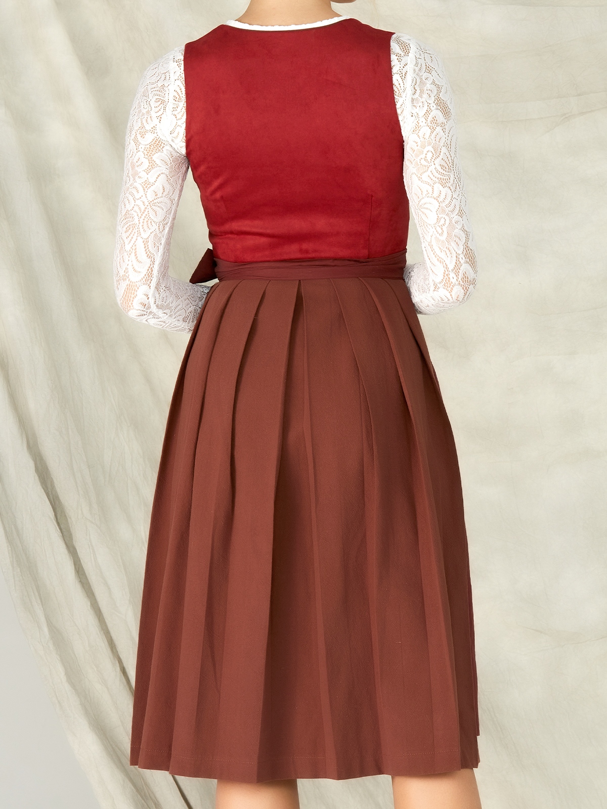 Dirndl in Rot – perfekt für Festivals und Hochzeiten