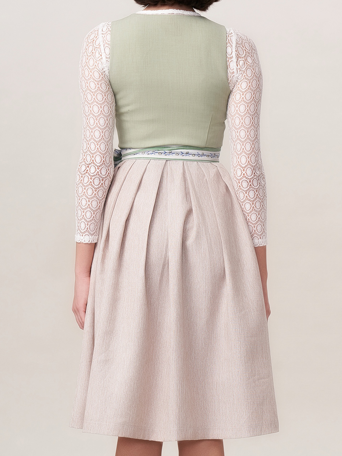 Modernes Dirndl in Grün