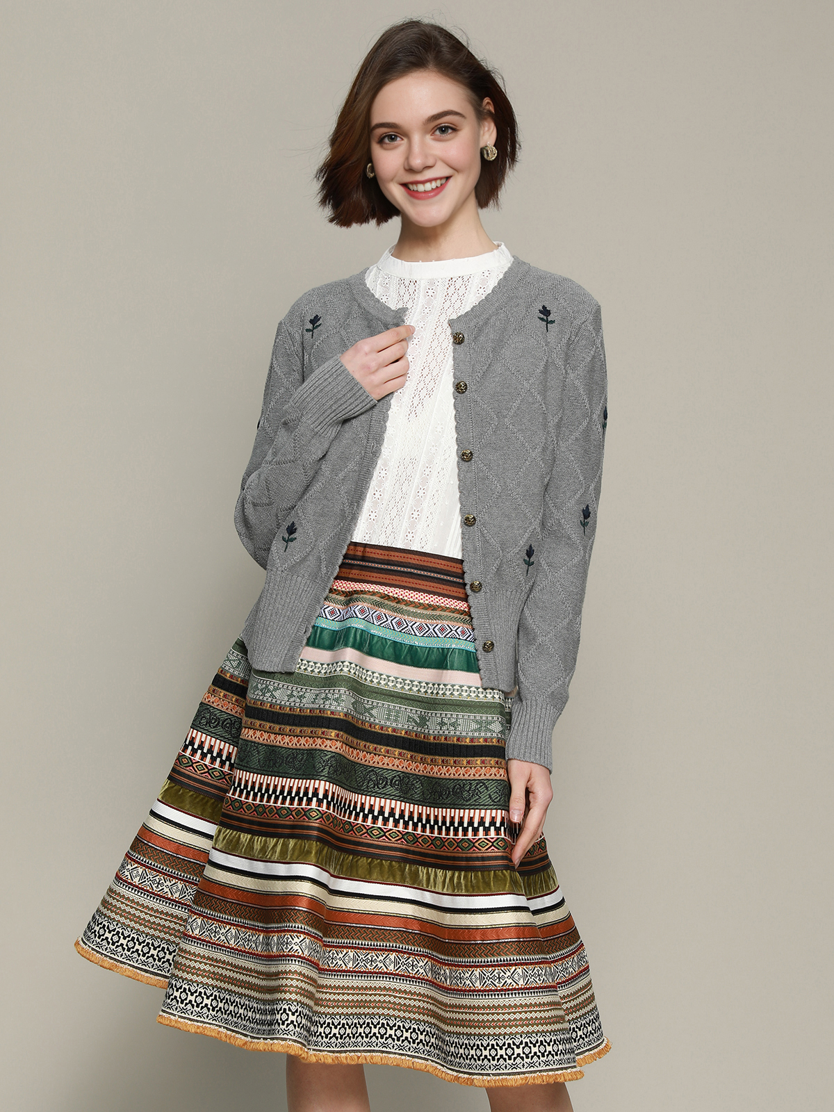 Dirndlbluse mit Lochausschnitt in Grün