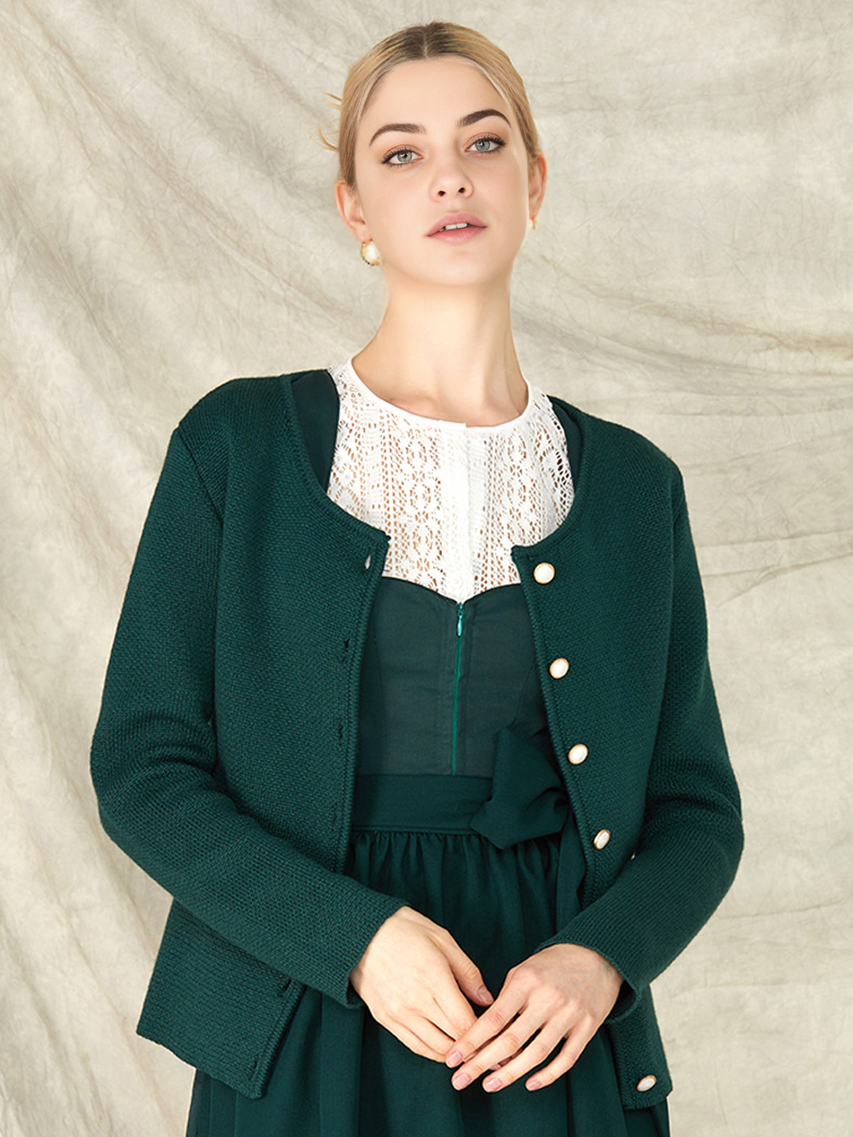 Dirndl mit Trachtenjanker in Grün