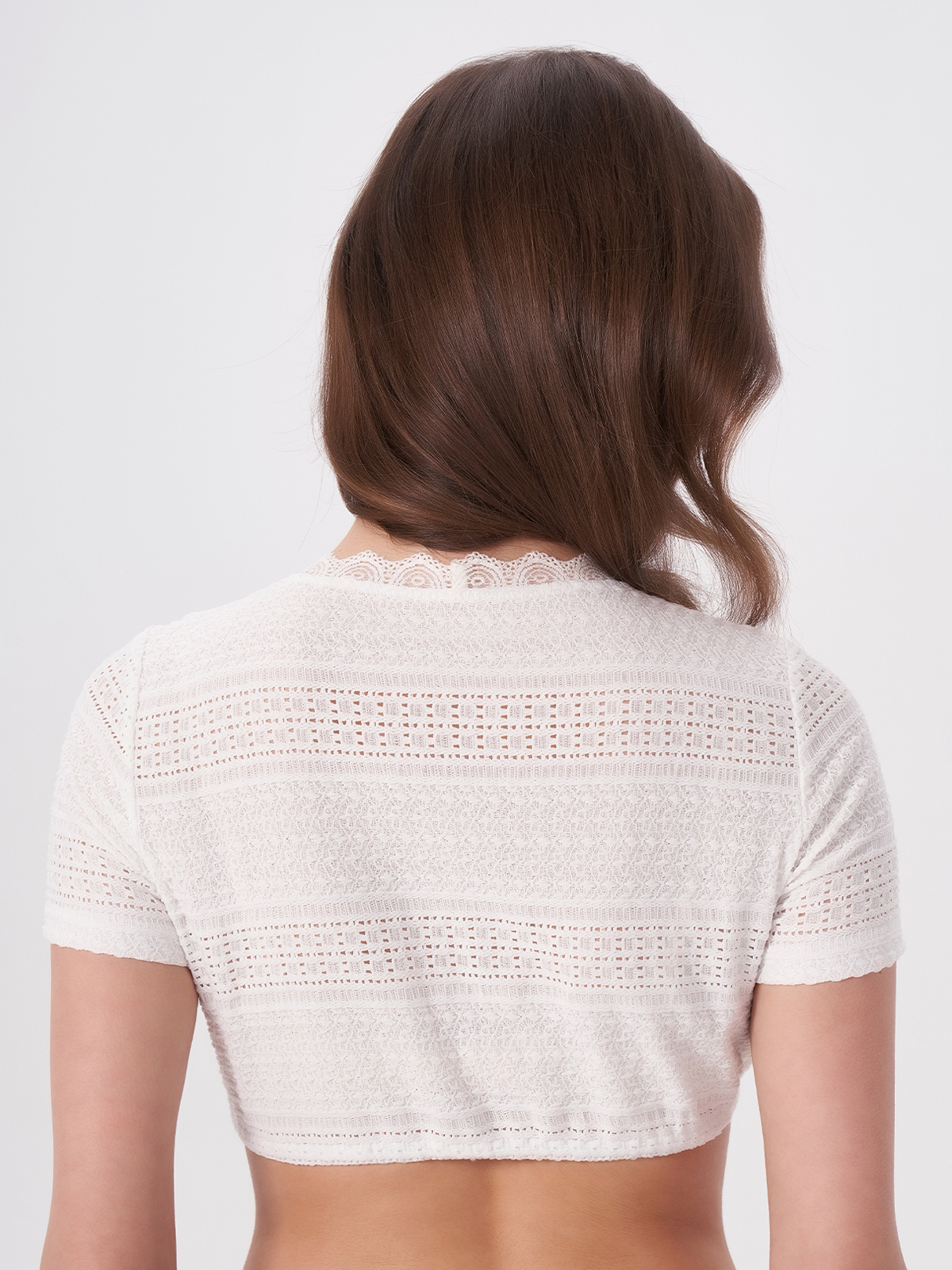 Dirndlbluse in Weiß mit Spitzenbesatz