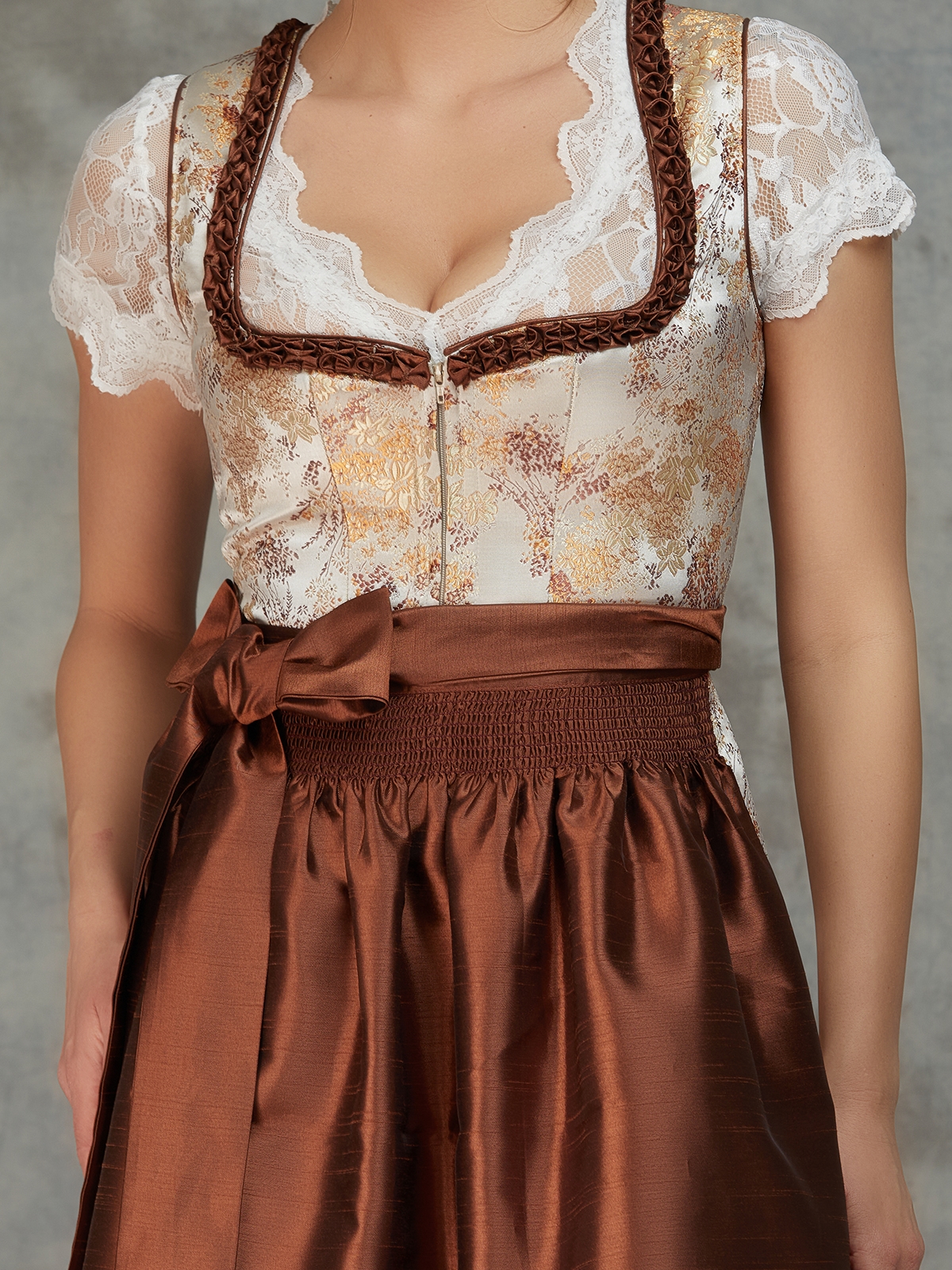 Dirndl in Gelb – feminin und strahlend
