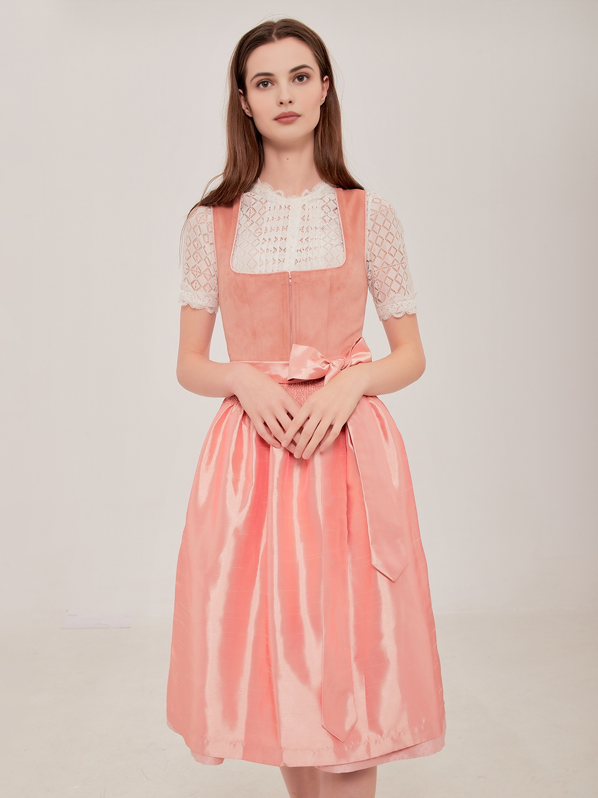 Dirndl in Rosa – feminin und stilvoll