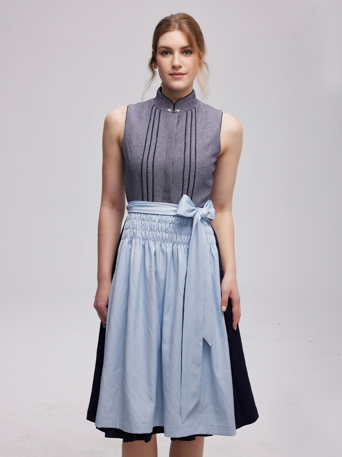 Samt Dirndl Schwarz – stilvolle Eleganz für jeden Anlass