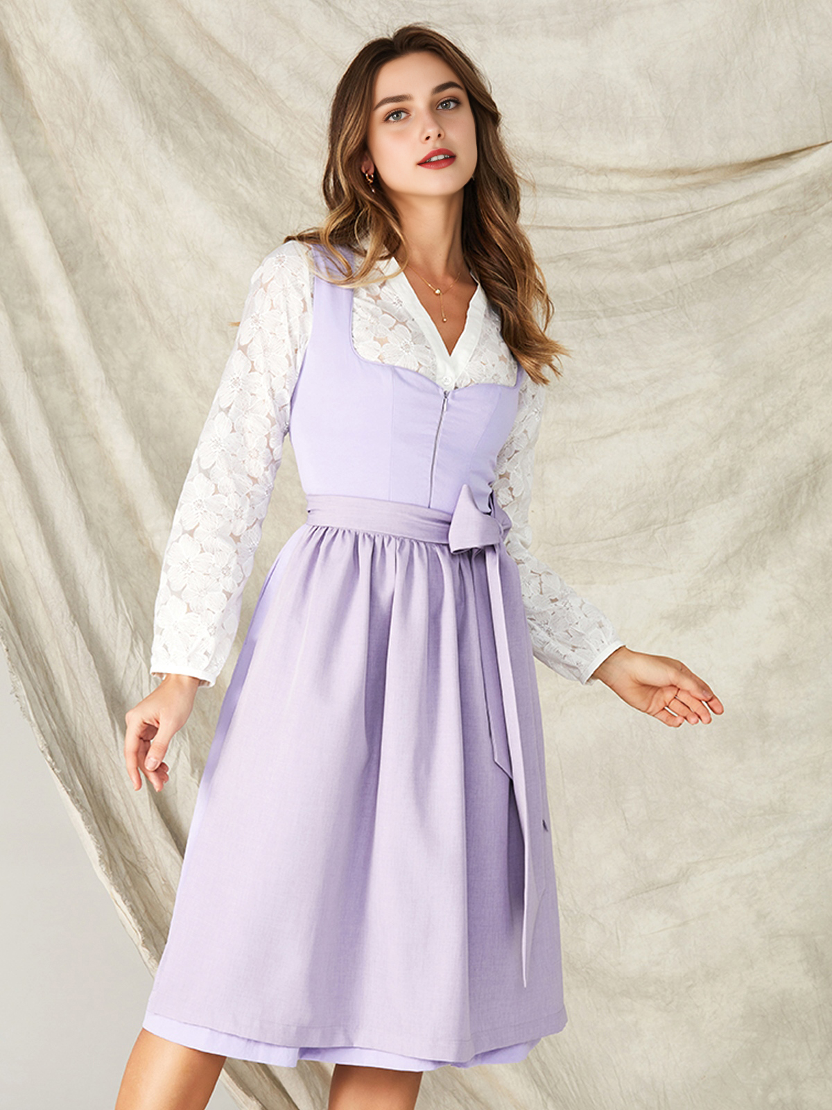 Elegantes lila Dirndl mit Samt-Optik