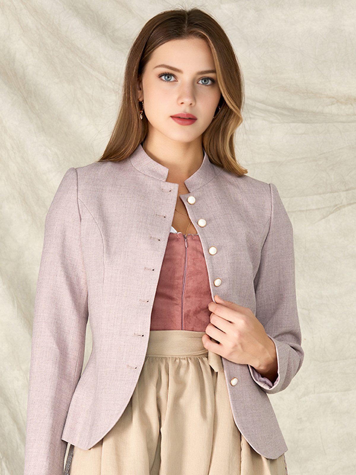 Modernes dunkelgrünes Dirndl mit schlanker Silhouette