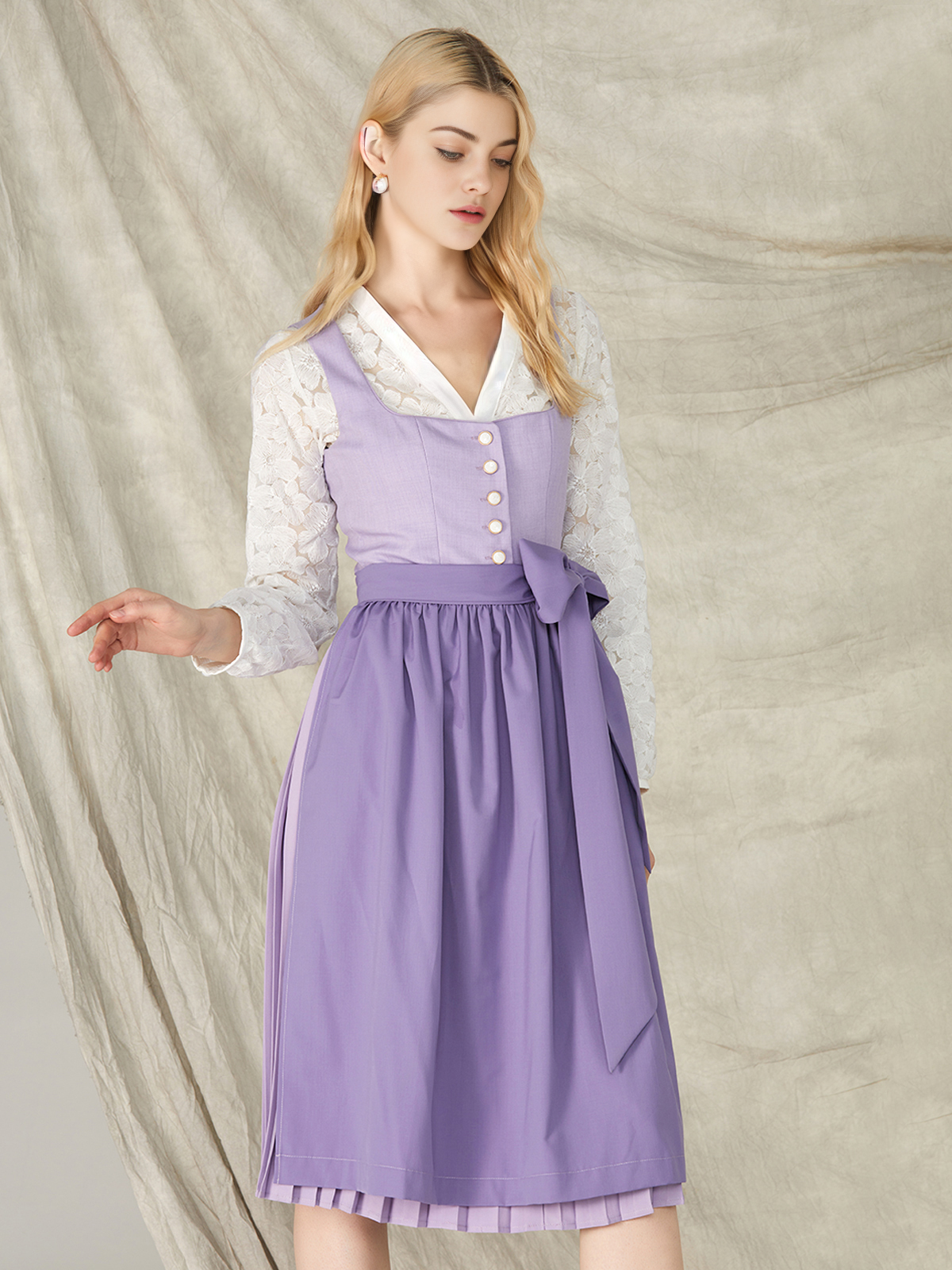 Dirndl mit geradem Ausschnitt in Lila