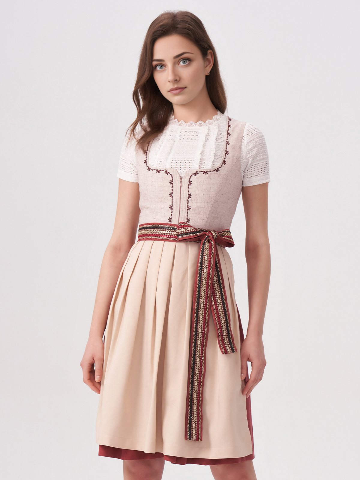 Dirndl in Rosa mit Spitzenbluse