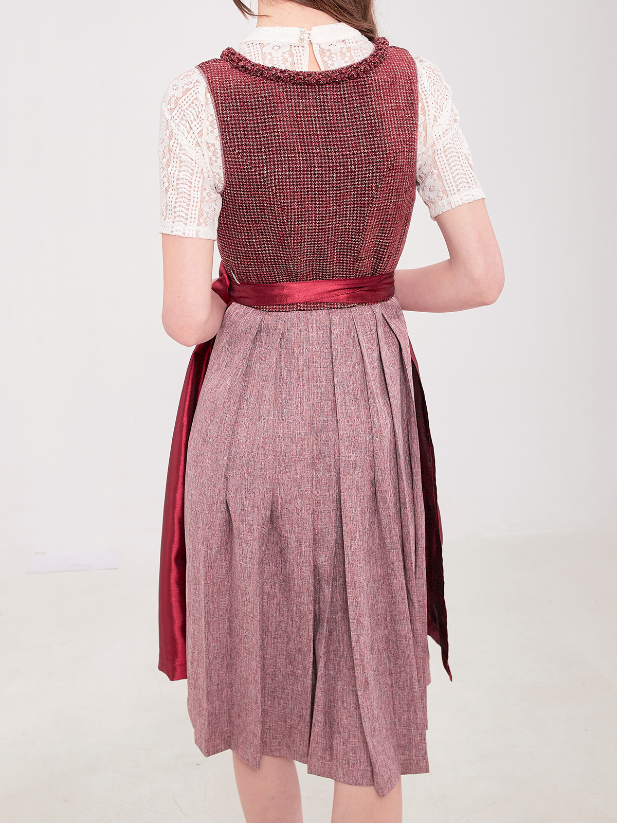 Dirndl in Rot – ein klassischer Look für festliche Anlässe