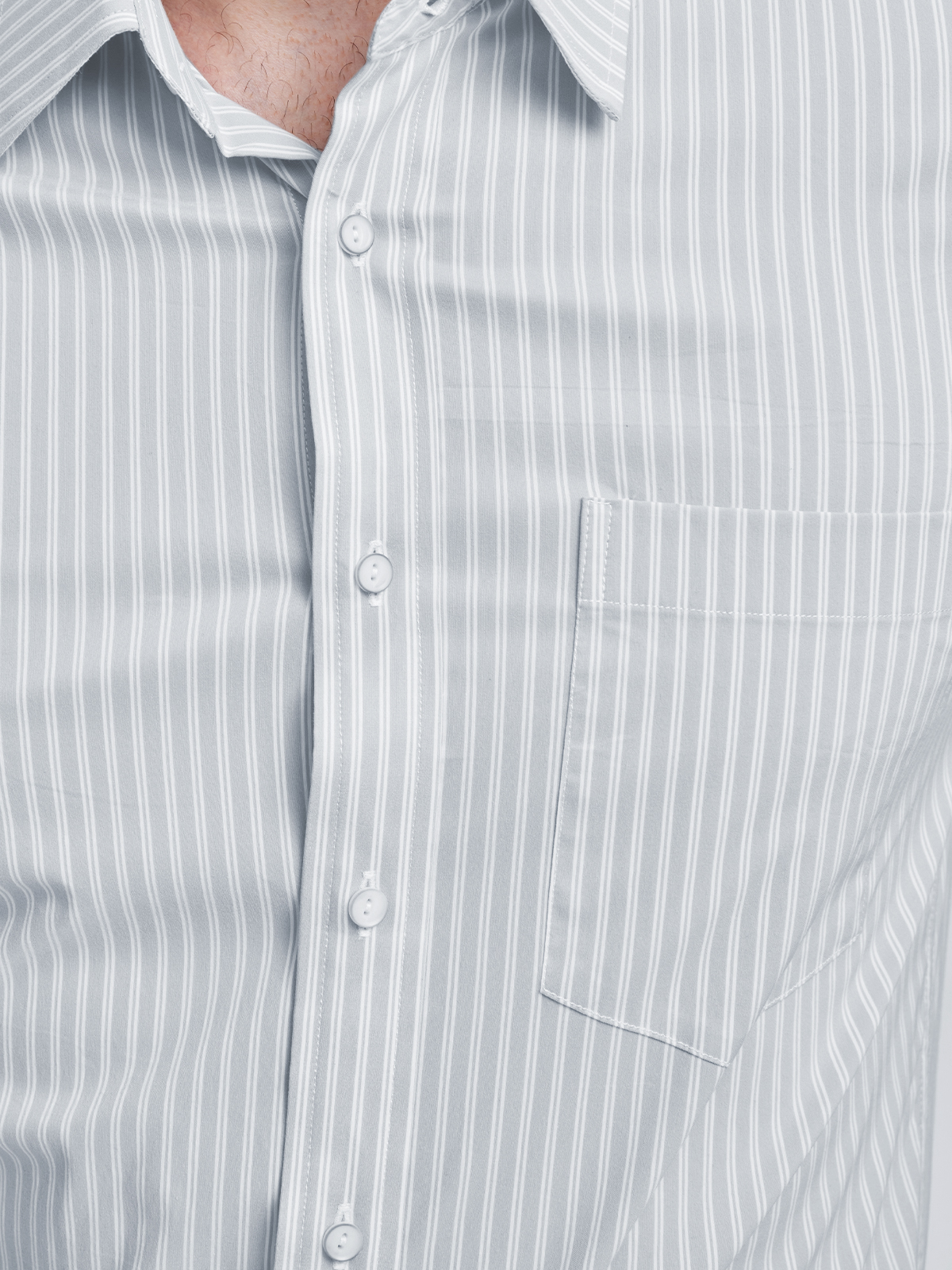 Modernes Ausschnitt Dirndl in Grau