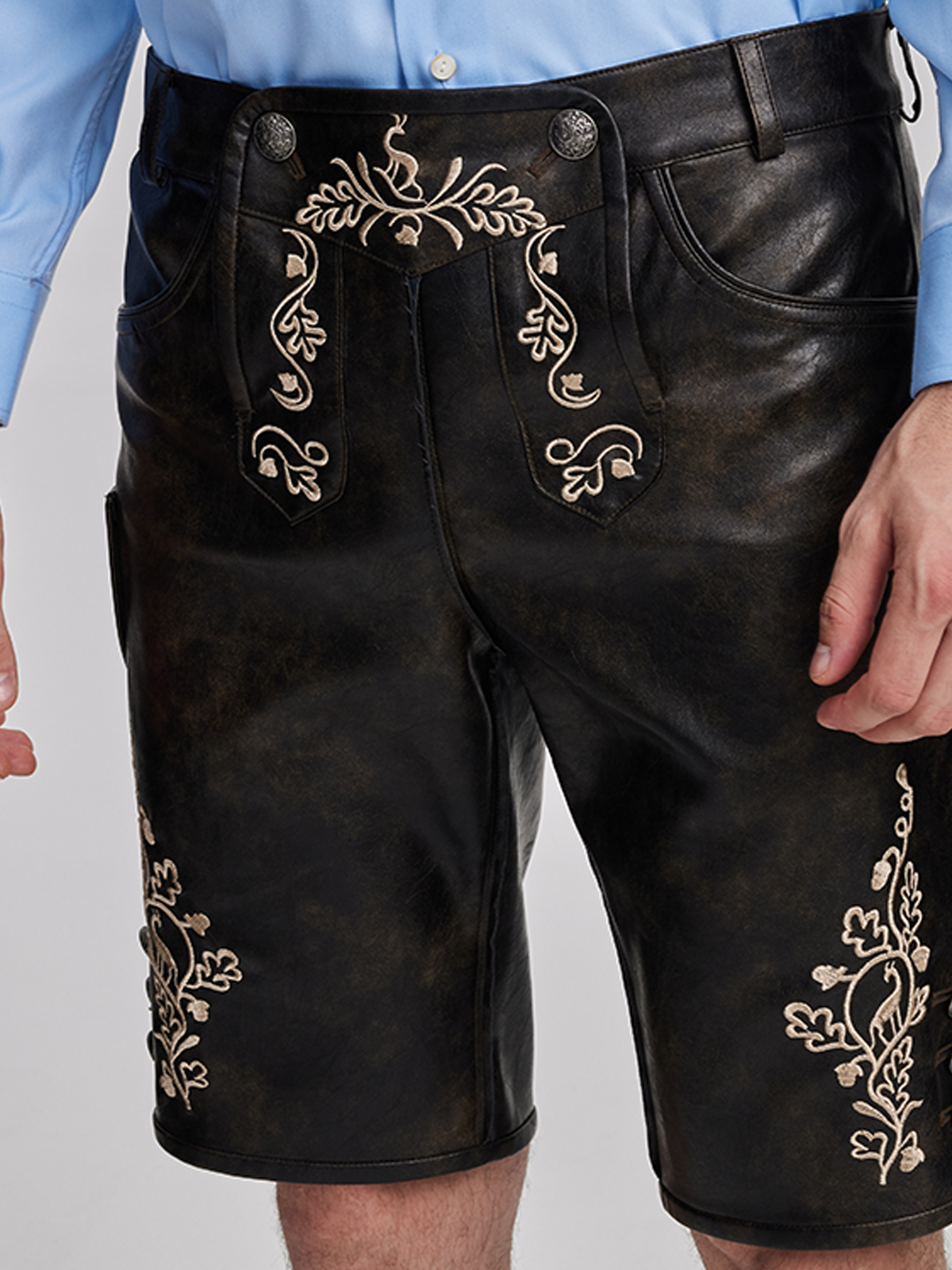 Dirndl mit Lederhose – unerwartete Kombination