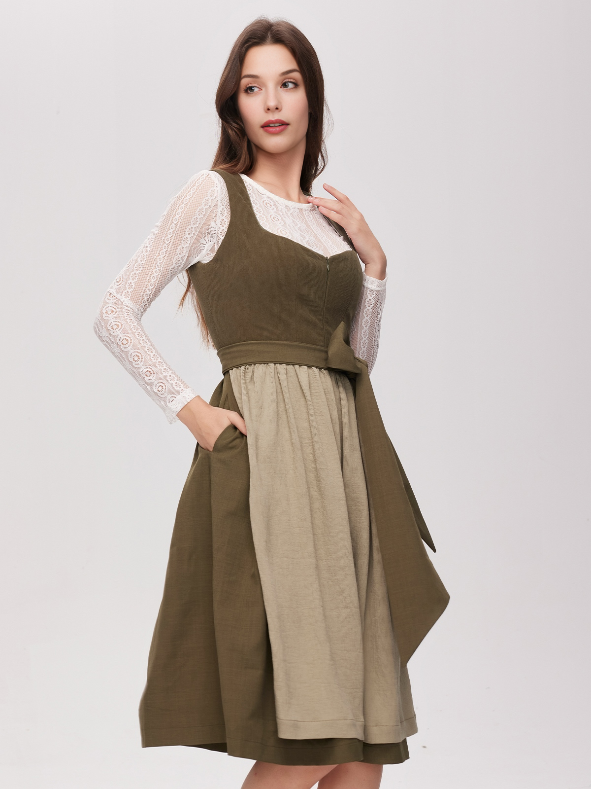 Traditionelles Dirndl in Grün mit modernen Akzenten