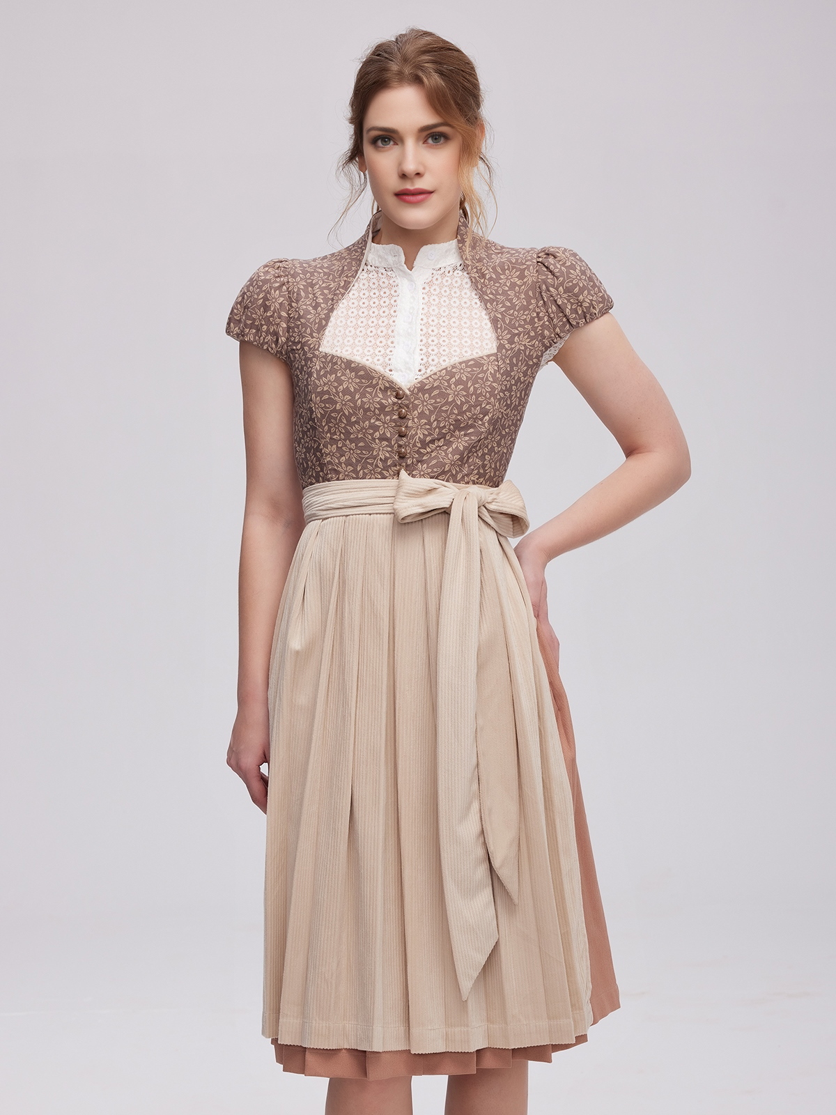 Elegantes braunes Dirndl mit Hakenverschluss