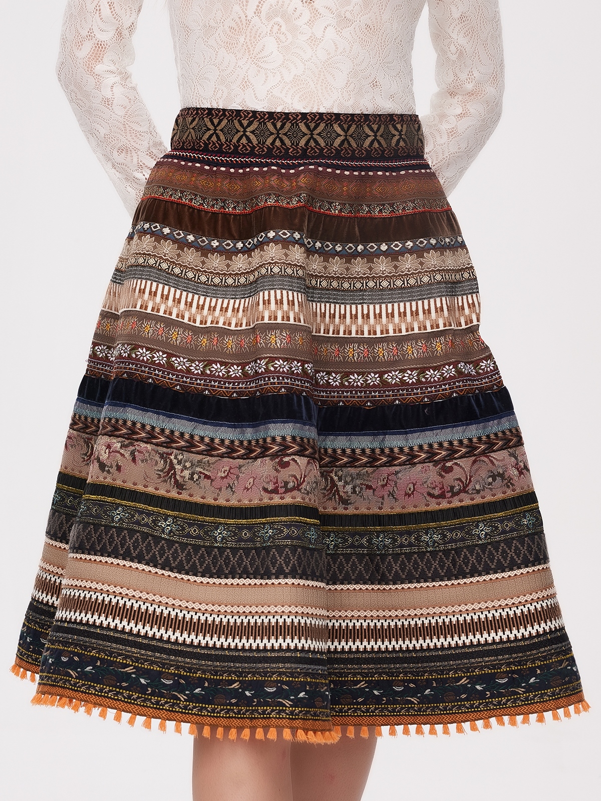 Tradition meets Modern: Ein braunes Dirndl mit modernem Schnitt