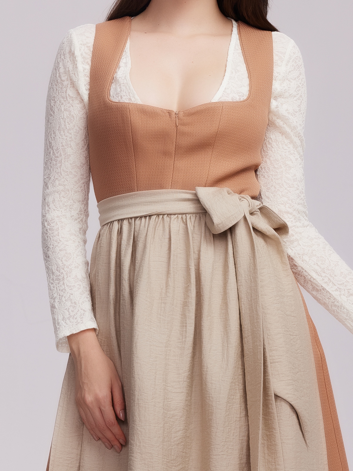 Dirndl in Orange – ein inspirierender Kontrast zu Blau